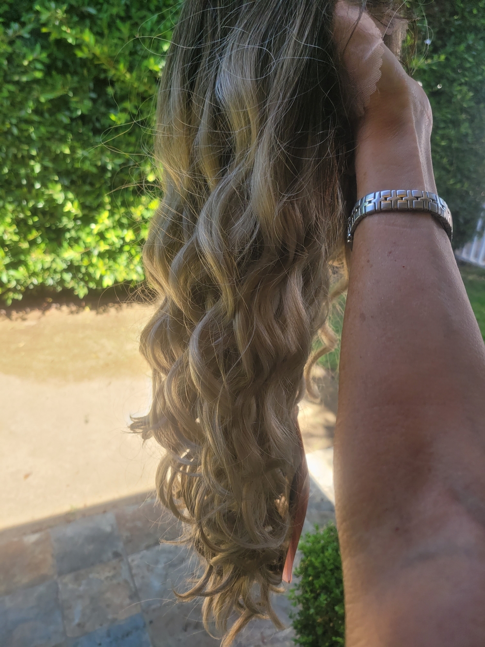 Brand New, Kiss Vivacé Lux Pre-Styled Lace Front Wig in Cream Latte - Picture 5 of 15